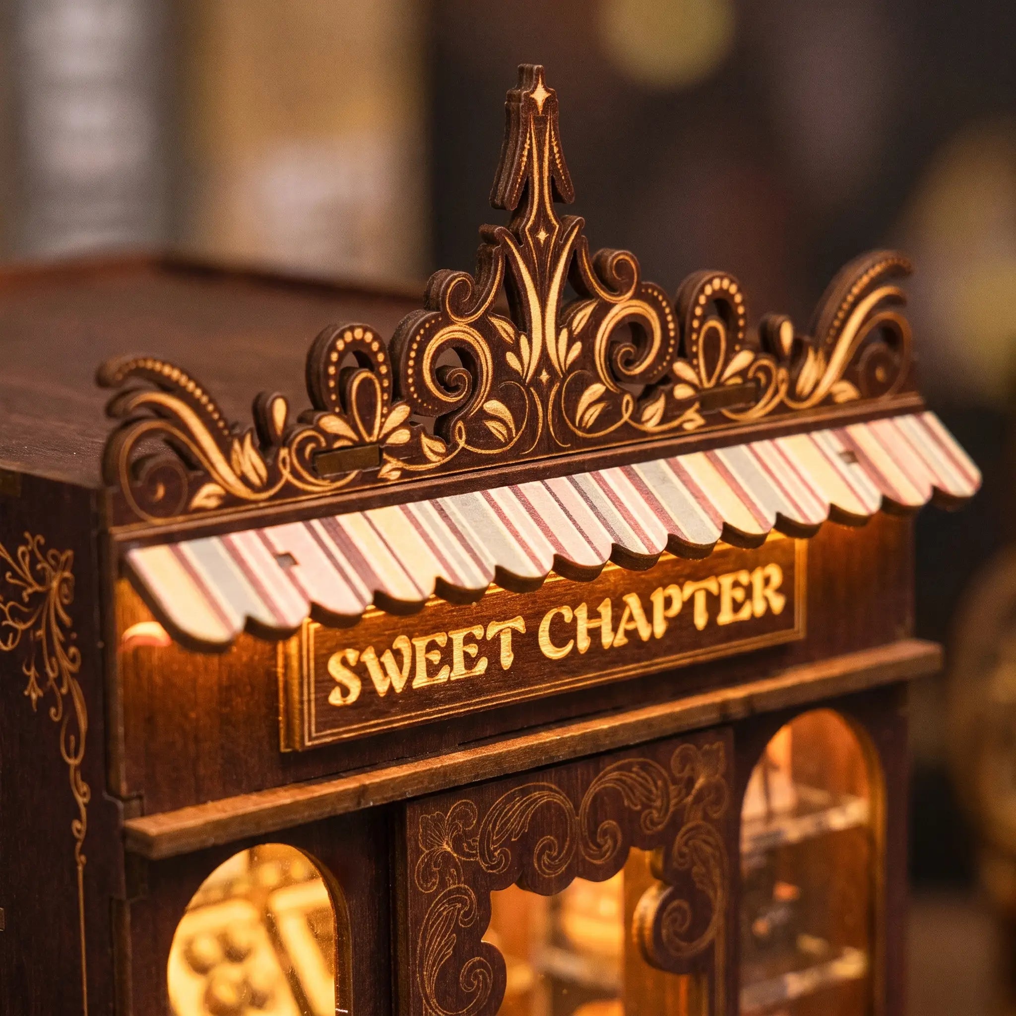 The Patisserie - Detail Crowned Facade Sign