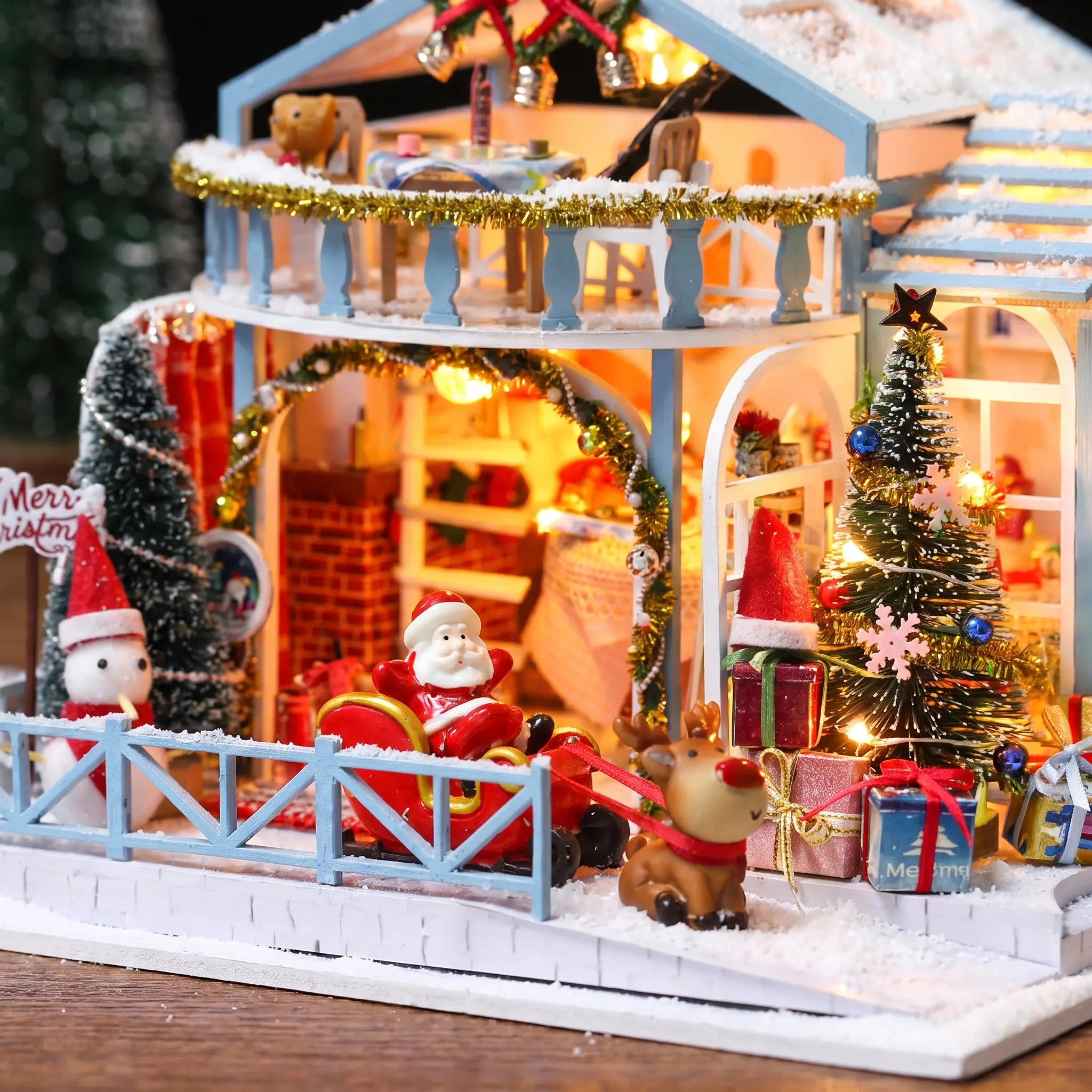 Santa sleigh and reindeer detail of The Christmas Eve Lodge