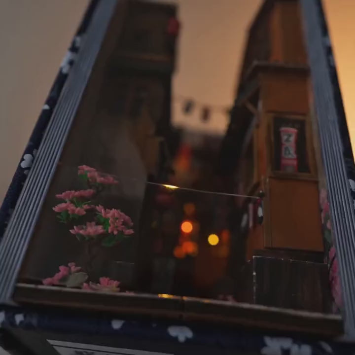 The Lantern Alley book nook showcase, the warm lanterns glowing to life down a Japanese alley at dusk