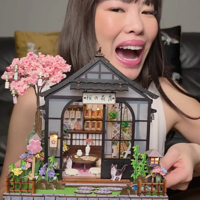 TinyCraft creator with her kit
