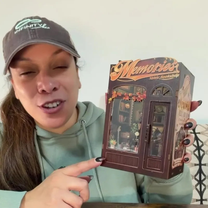 TinyCraft creator with her kit