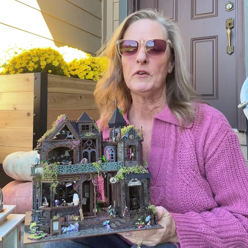 TinyCraft creator with her kit