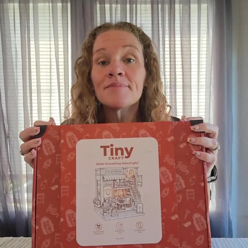 TinyCraft creator with her kit